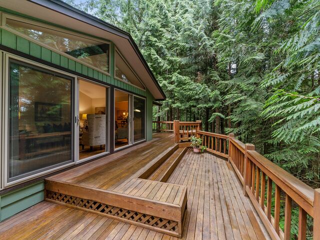 Havenside Deck Installation project example in an exterior and curb