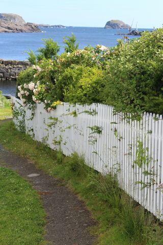Havenside Outdoor Fence Installation project example 2 in an exterior and curb