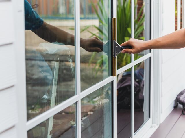 Havenside Window Washing project example in an exterior and curb